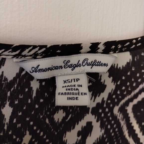 *5 for $20* AE geo print top - Picture 4 of 10